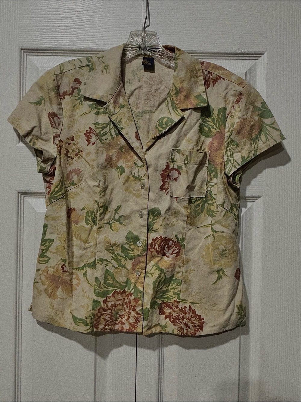 Floral Short-Sleeve Button-Down Shirt in Cream and Green
